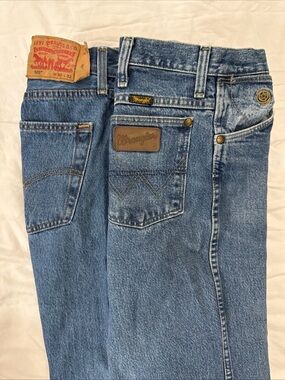 Lot Of 2 Men’s 32x32 Denim Jeans, Wrangler George Straight & Levi’s 501 5 Button